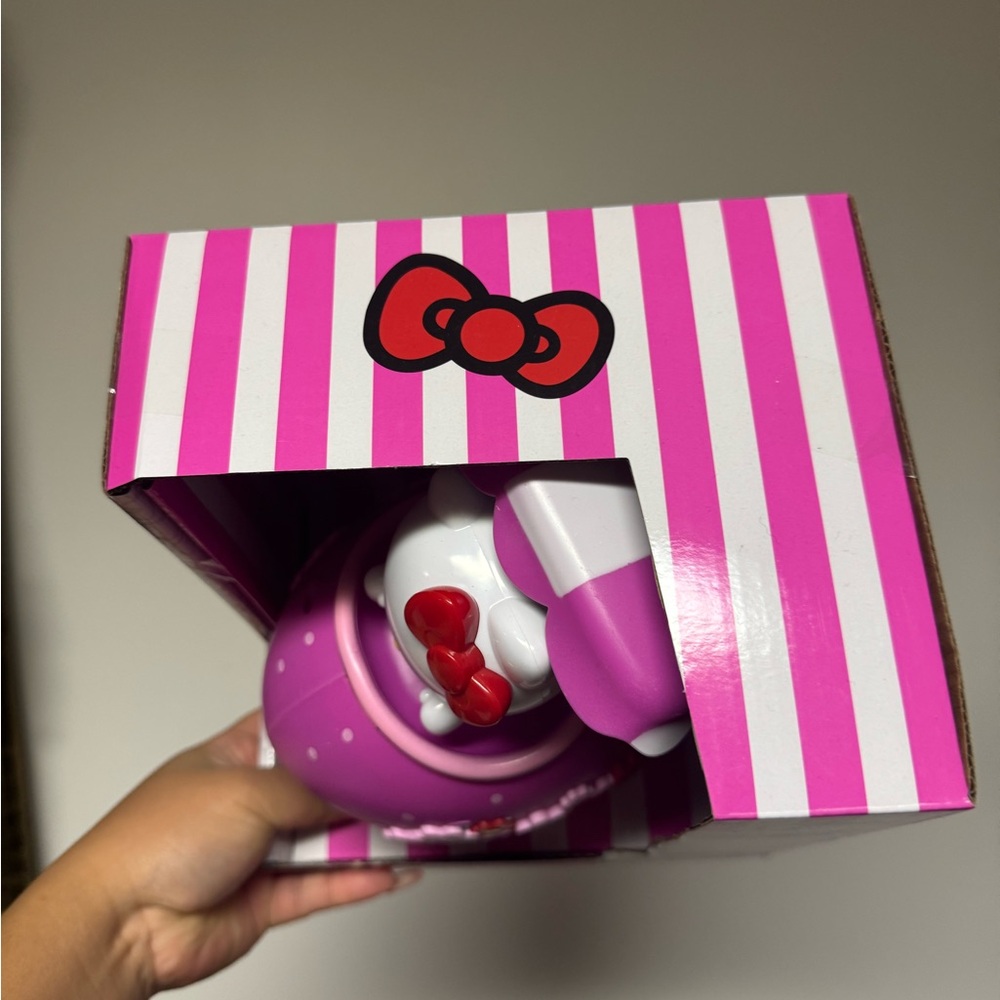 Hello Kitty Pink and White Toy Set - Picture 7 of 7